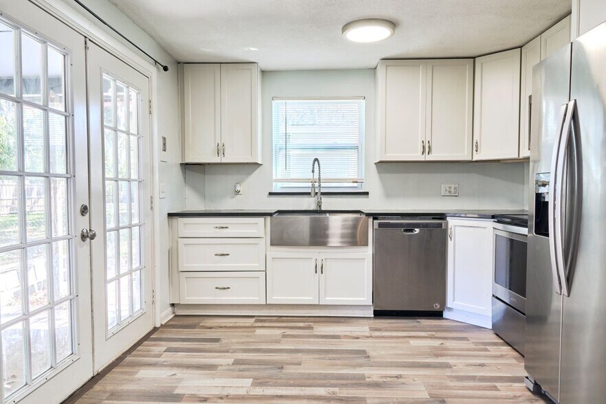 Building Photo - 395 Aurora Boulevard
