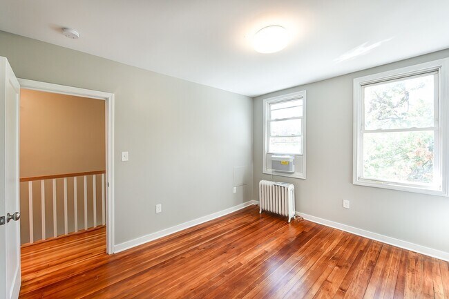 Building Photo - Charming 4br/2ba in Anacostia / Navy Yard