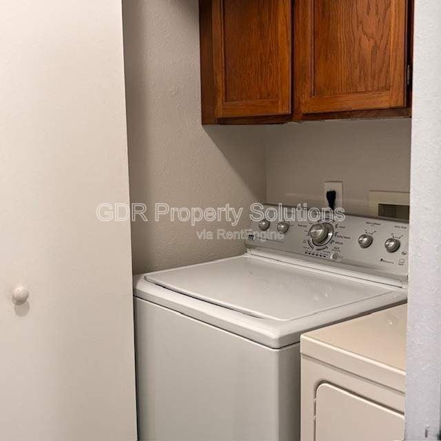 Building Photo - 702 Fruit Ave NW