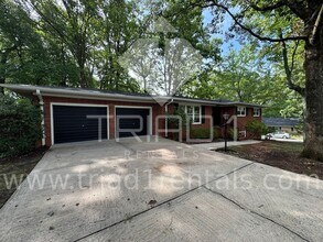 Building Photo - 2205 Hathaway Dr