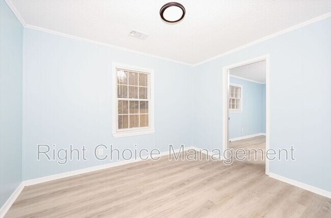 Building Photo - 519 Parkchester Dr