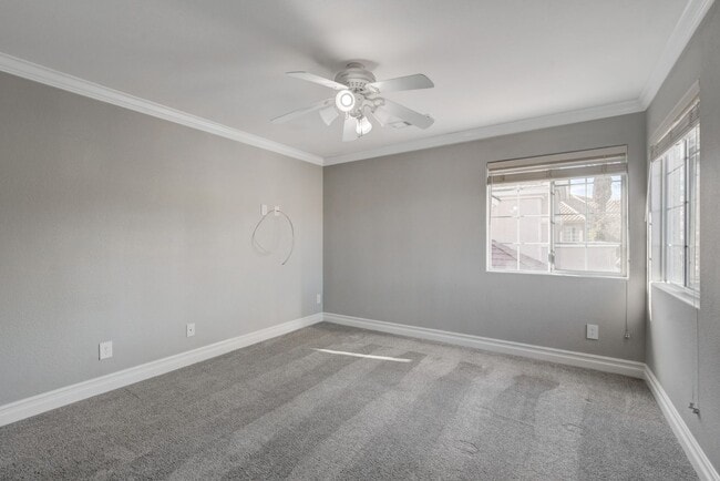 Building Photo - COMING SOON!! $1000 off 1st months Rent Guard-Gated Golf Course Living on the 14th Green!