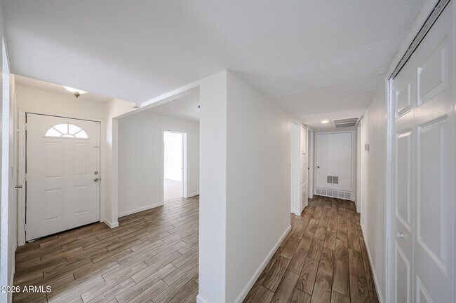 Building Photo - 3119 W Country Gables Dr