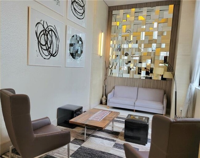 Building Photo - 999 SW 1st Ave