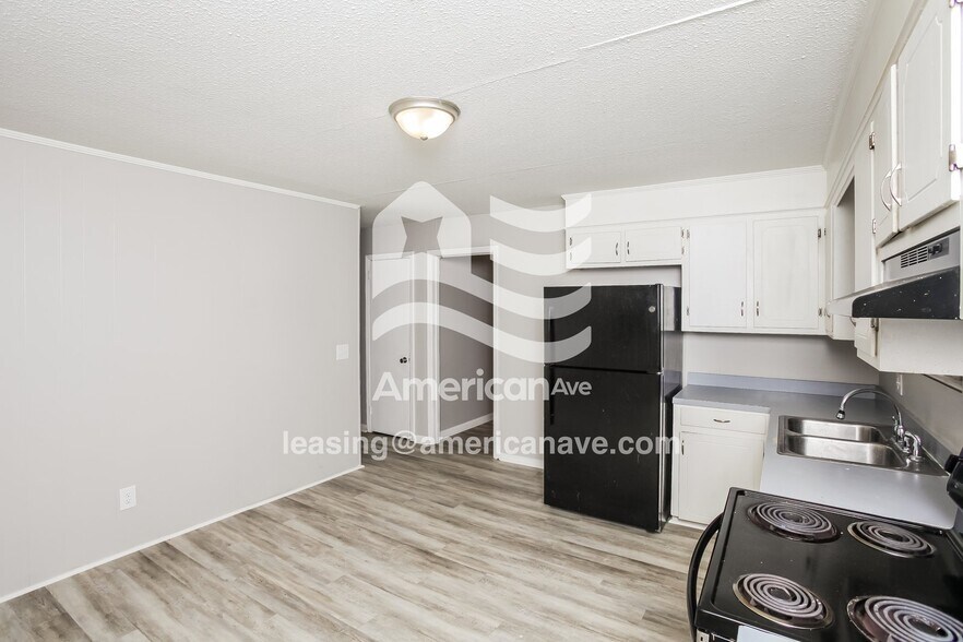 Building Photo - 2409 CoCo Rd