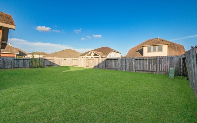 Building Photo - 318 Bolton Dr