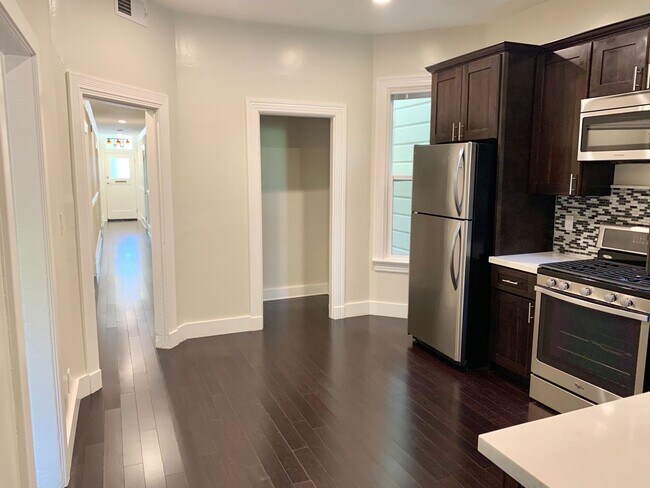 Building Photo - 54-56 Sharon St