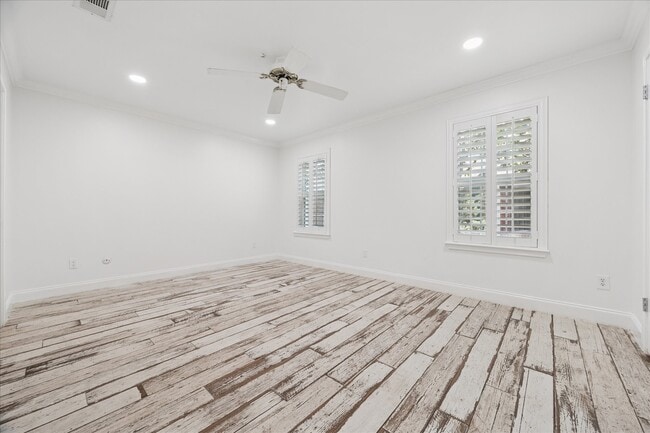 Building Photo - 854 Augusta Dr