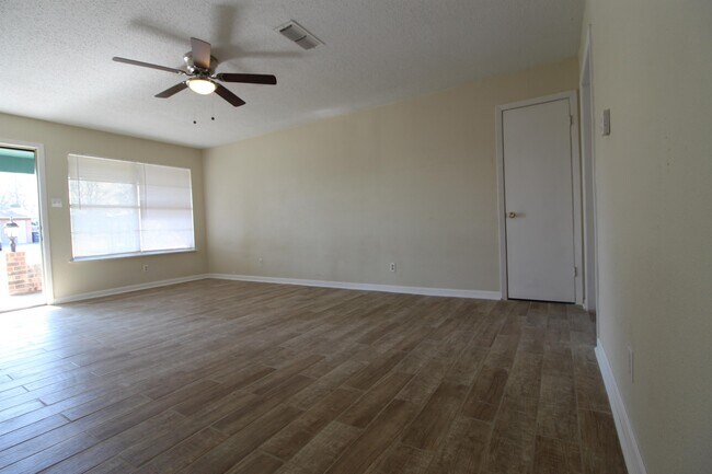 Building Photo - 3303 Brookbend Dr