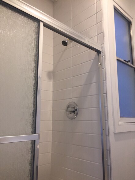 Building Photo - 845 Normandie Ave