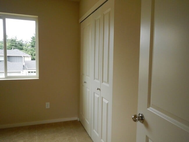 Building Photo - 11511 Glacier Pl NW