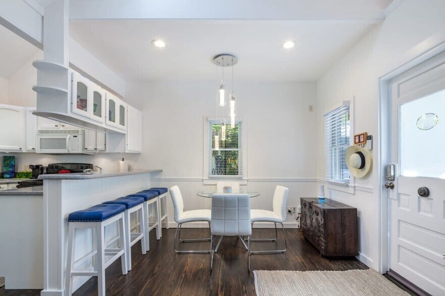 Building Photo - 817 Terry Ln