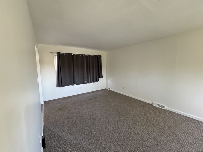 Living room - 3 Oak Drive Cir