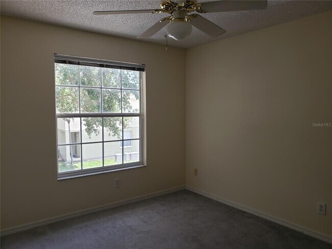 Building Photo - 1409 Adams Cir E