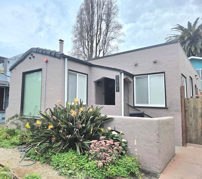 Building Photo - 2161 N Valley St