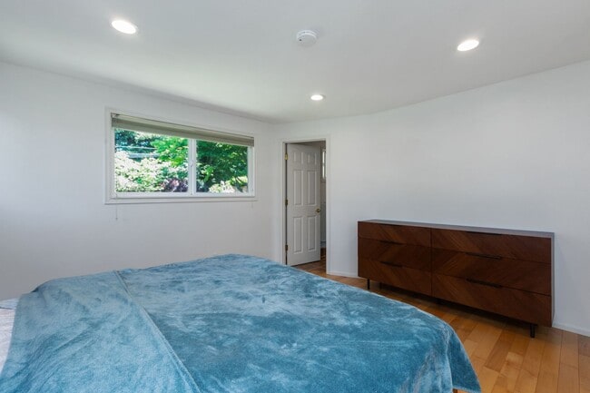 Building Photo - Beautiful 4 Bedroom Home in Richmond