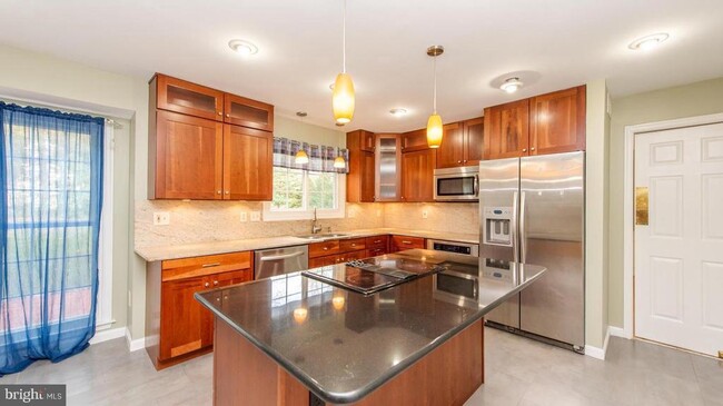 Building Photo - 3871 Woodville Ln