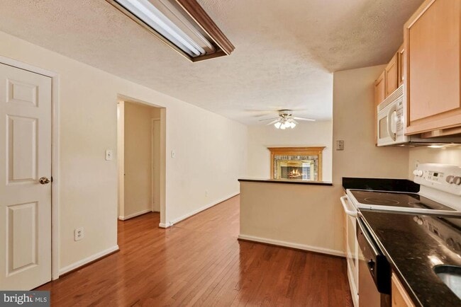 Building Photo - 9404 Mirror Pond Dr