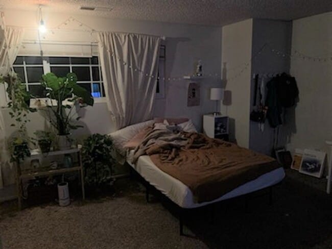 Building Photo - 621 W 7th St