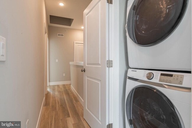 Building Photo - 2009 N Darien St