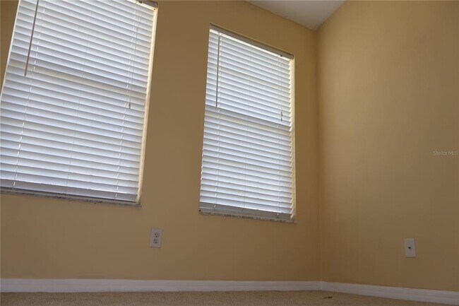 Building Photo - 3019 Pointeview Dr