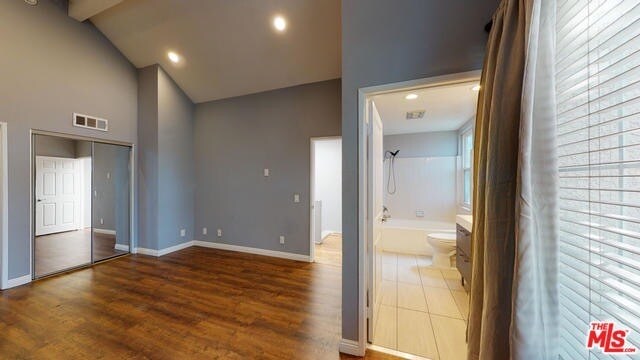 Building Photo - 5455 Sylmar Ave