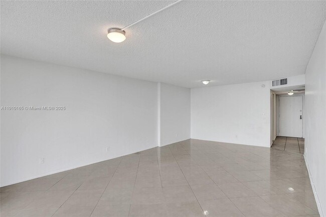 Building Photo - 18151 NE 31st Ct