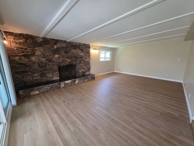 Building Photo - TURNKEY-RENT READY SPACIOUS 2BD/2BA HOME, 2-CAR GARAGE WITH AN AUTOMATIC ROLL-UP DOOR, LARGE COVE...