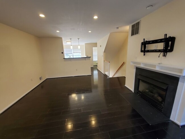 Building Photo - Rare opportunity to reside in the beautifu...
