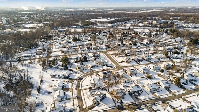 Building Photo - 38 Vine Way