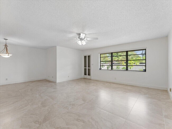Building Photo - 1821 NE 40th Ct