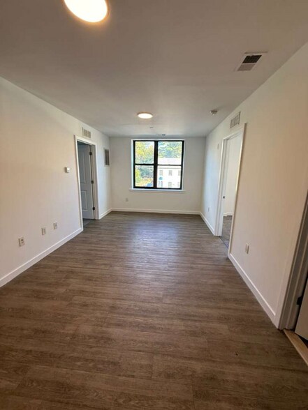 Primary Photo - 329 W State St