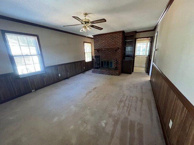 Building Photo - Spacious 3 Bedroom, 2 Bath Rental Home