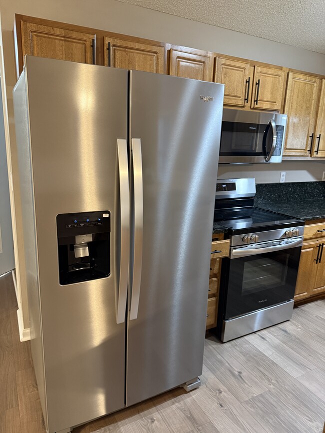 Building Photo - 27 Sweetland Ct