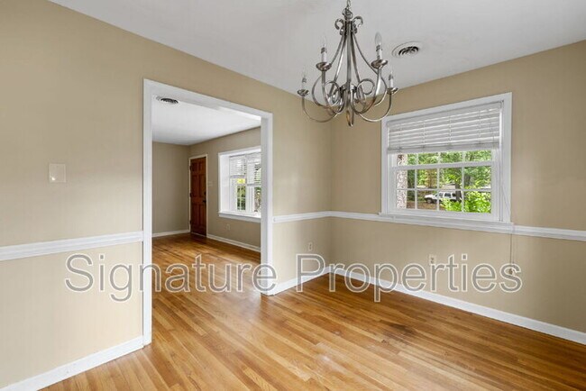 Building Photo - 1413 Robindale Rd