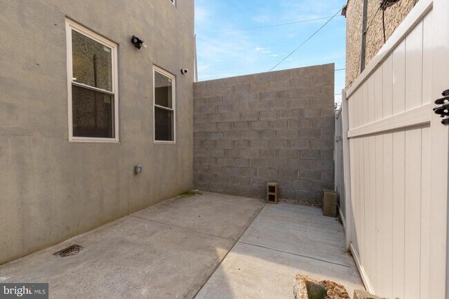 Building Photo - 624 N 35th St
