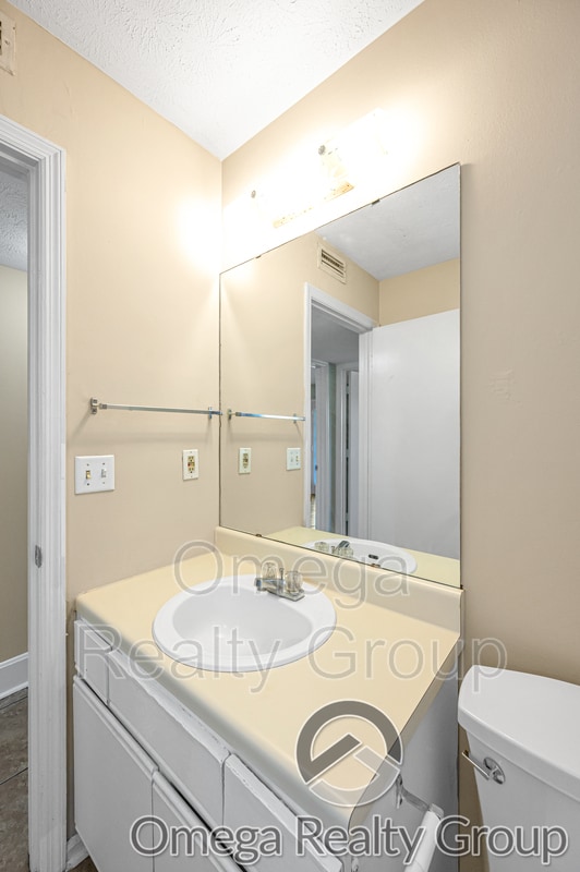 Building Photo - 815 Willow Pointe