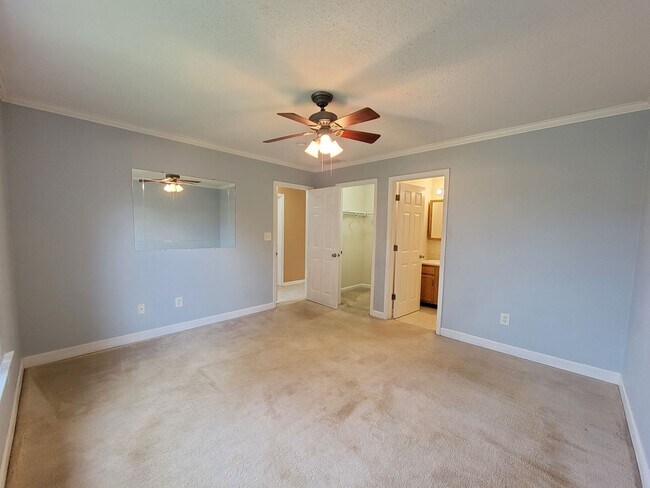 Building Photo - Single family home in The Highlands