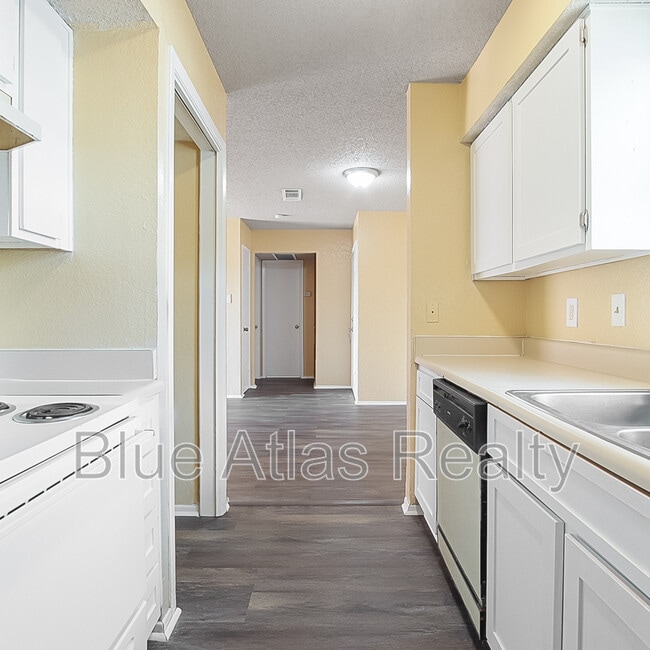 Building Photo - 8030 Cambridge Cir