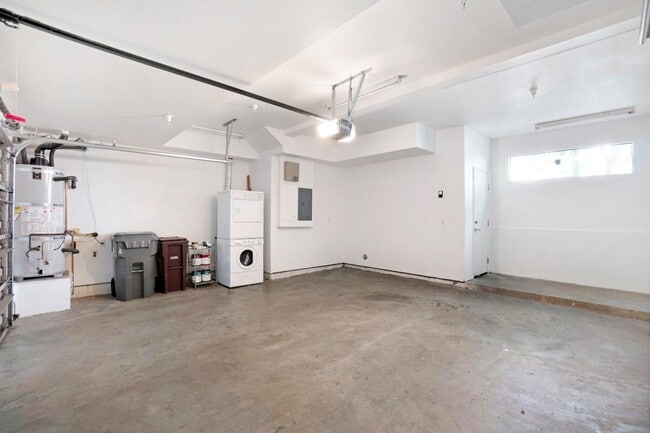 Building Photo - 153 City Limits Cir