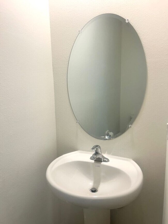 Building Photo - 3/2.5 GATED COMMUNITY - TOWNHOUSE - GREAT SCHOOLS IN PALMER RANCH