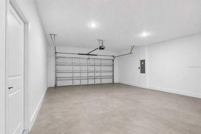 Building Photo - 10009 Surrey Rose Dr