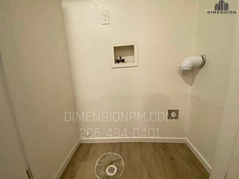 Building Photo - 102 Tacoma Blvd S