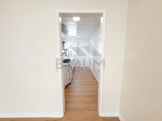 Building Photo - 7339 Woodman Ave