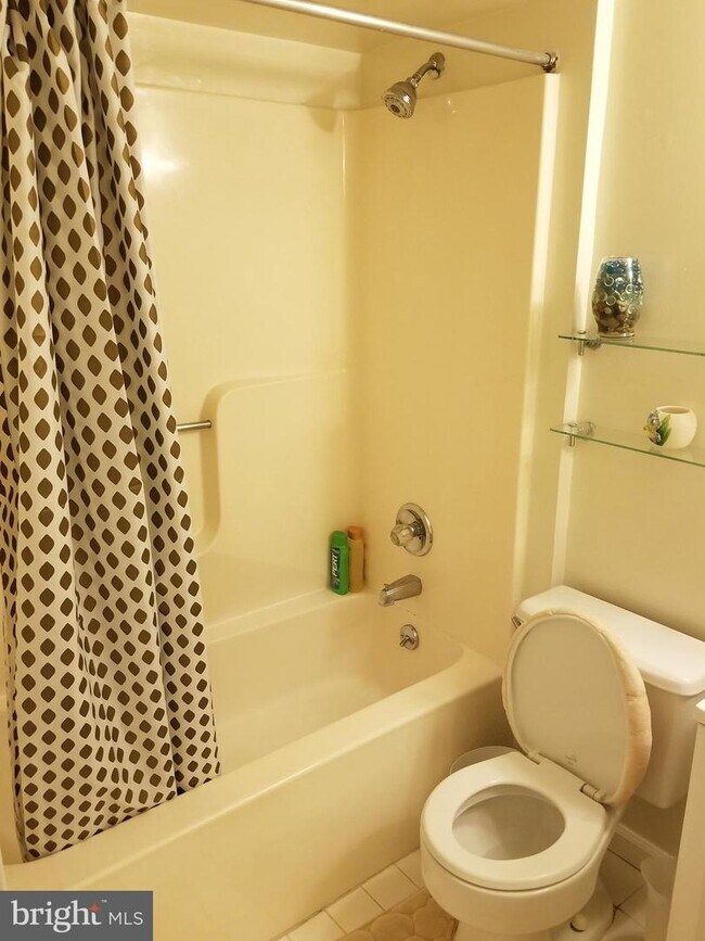 Building Photo - 8044 Inverness Ridge Rd