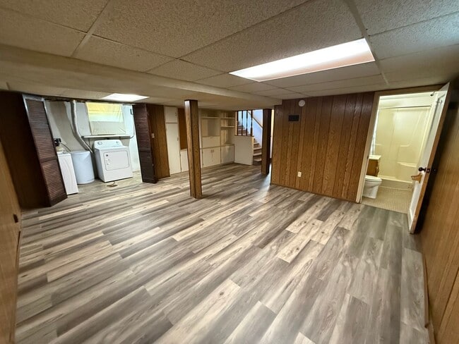 Building Photo - Spacious 2 Bedroom, 2 Bath Home with Bonus Space and a Single Car Garage