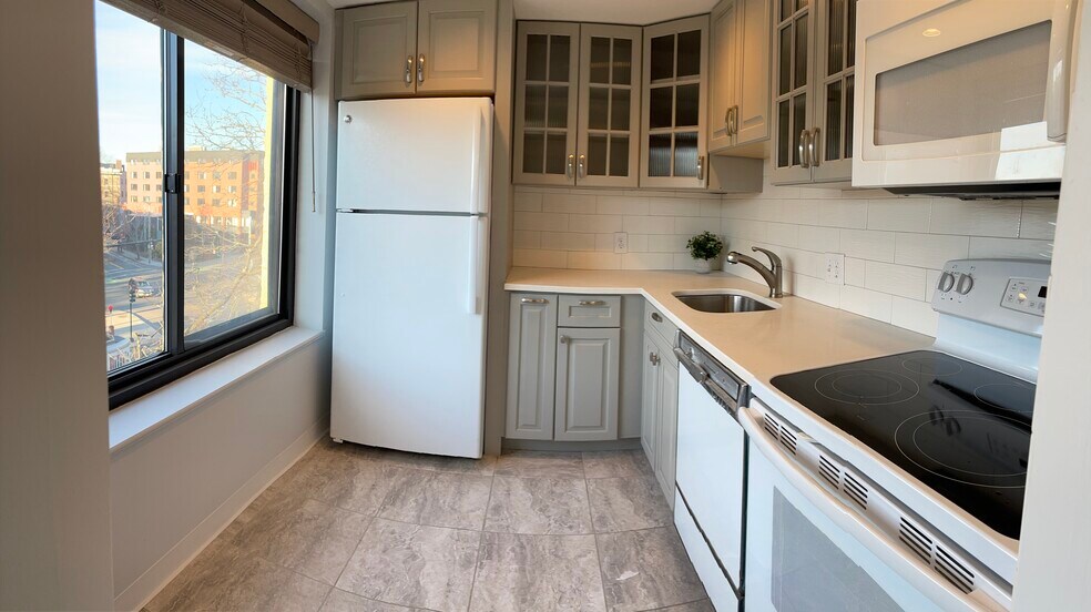 Kitchen - 1243 Beacon St
