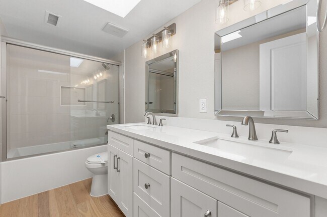 Building Photo - Spacious Home w/ Loft in Village Park!