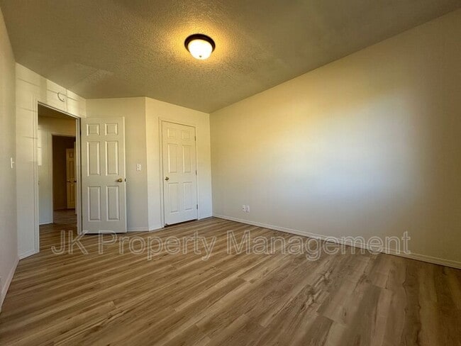 Building Photo - 608 Swan Ct
