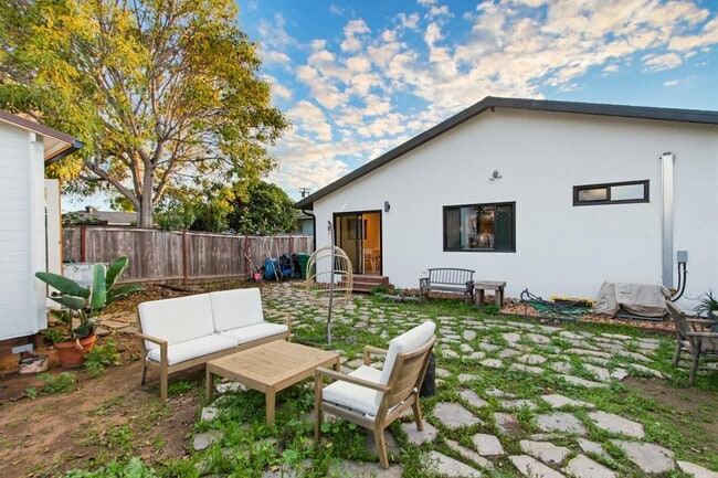 Building Photo - 1418 Marshall St